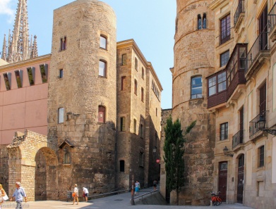 Cele două turnuri din cele 78 ale zidului roman de aparare. Barcelona